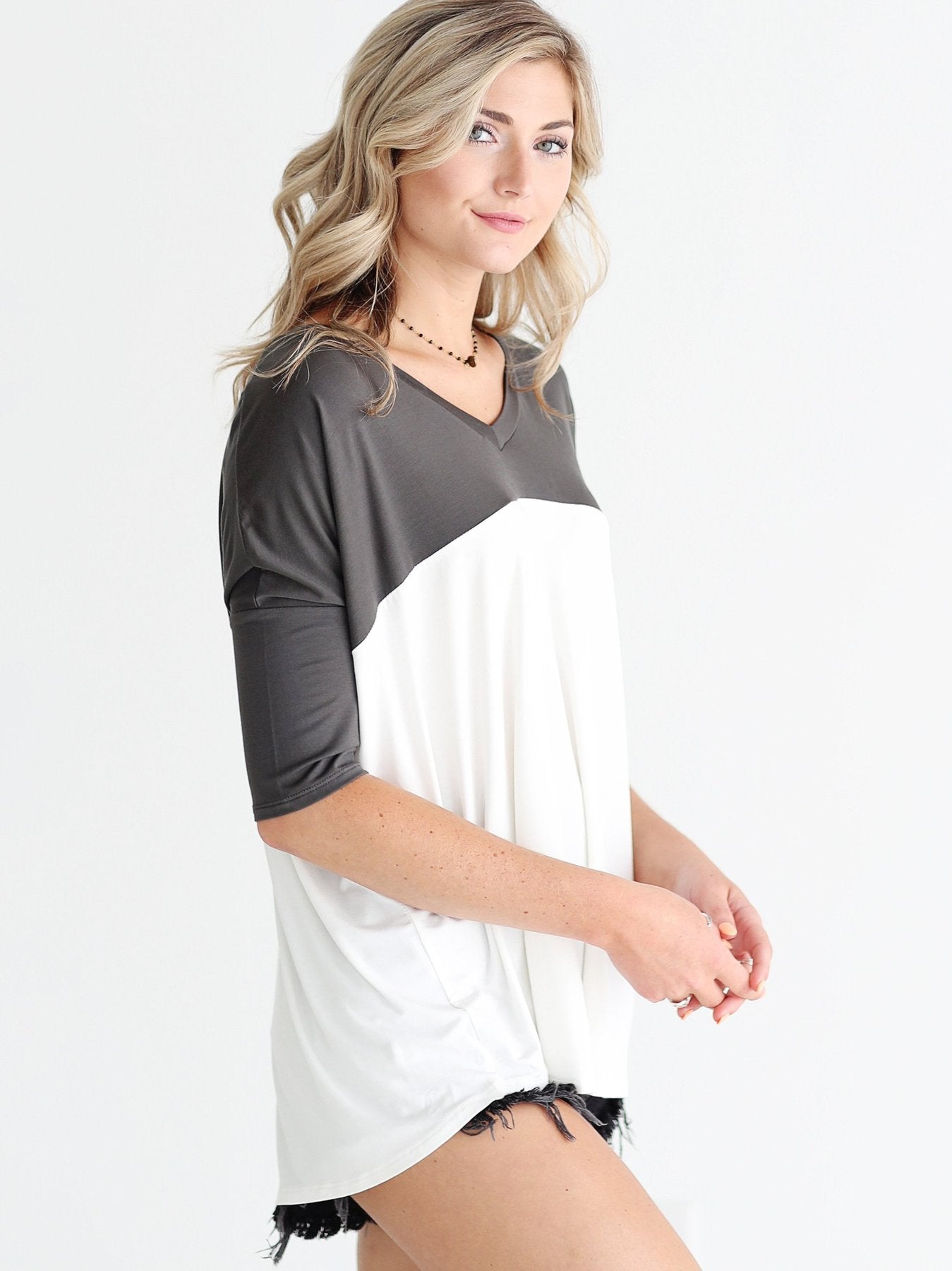 IVORY DLMN COLOR BLOCK POCKET TEE