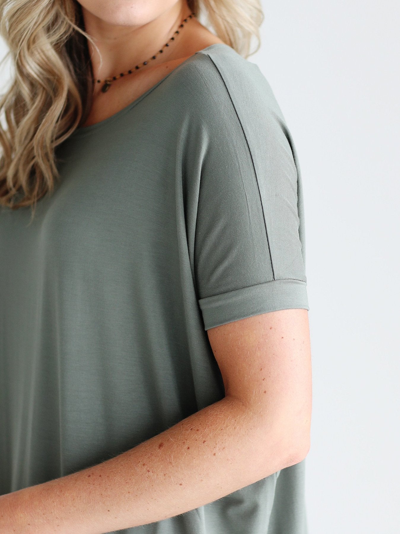 LIGHT OLIVE SHORT SLEEVE TOP